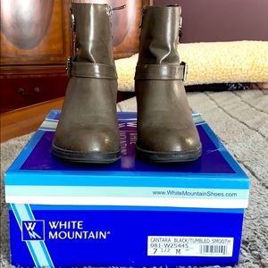 White Mountain Grey Leather Boots